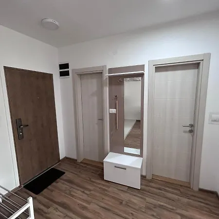 By The Synagogue شقة